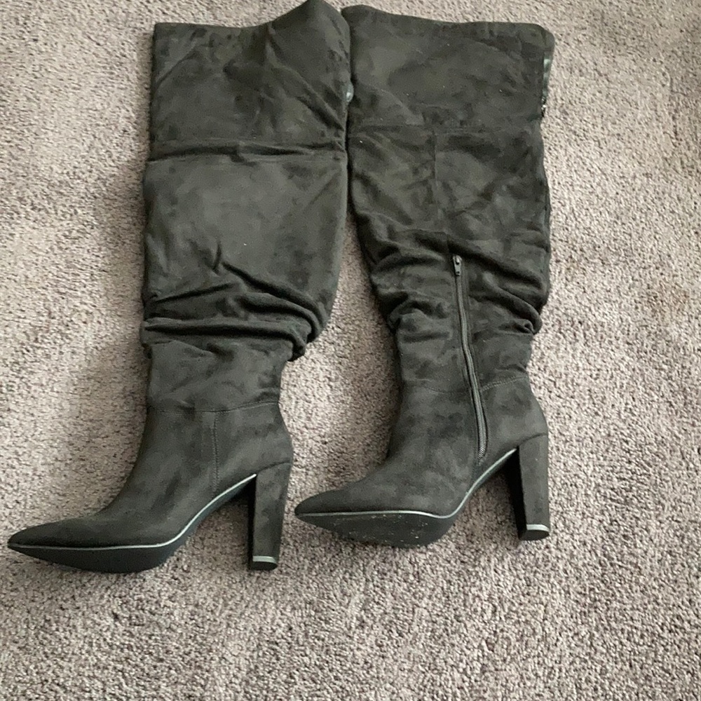 Black heeled boots
